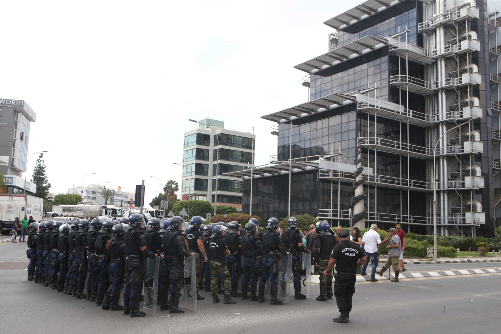 farmers 8 police