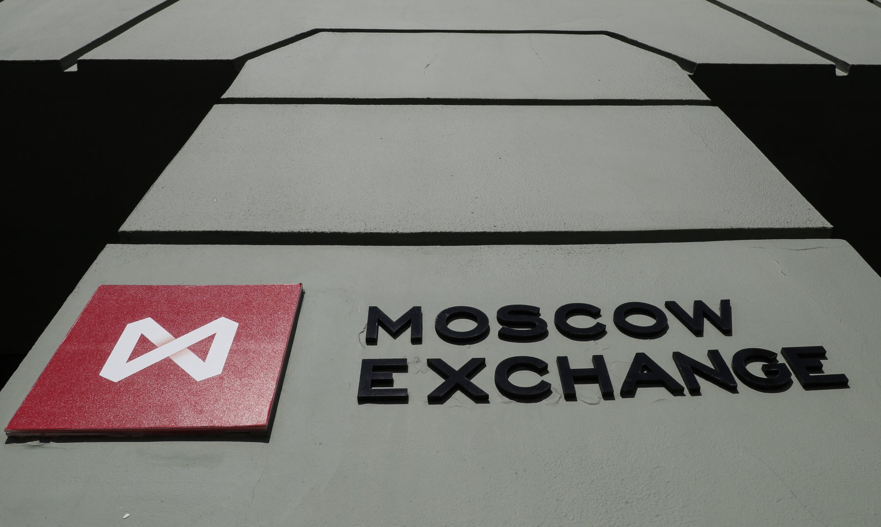image UK revokes Moscow bourse&#8217;s status as recognised exchange