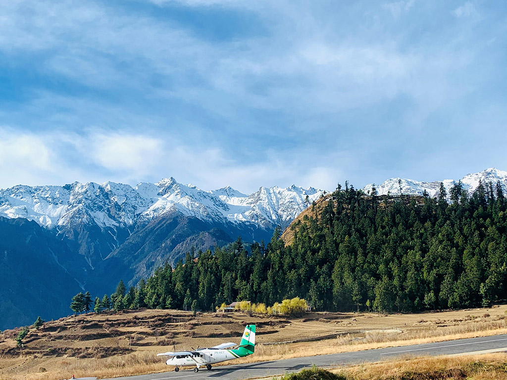 image Nepal suspends search for missing plane with 22 on board (update 2)