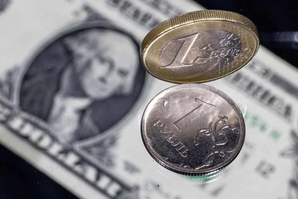 image Rouble dips against dollar after Russia eases capital controls