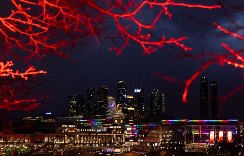 image Russians feel little economic pain now, long-term outlook darkens