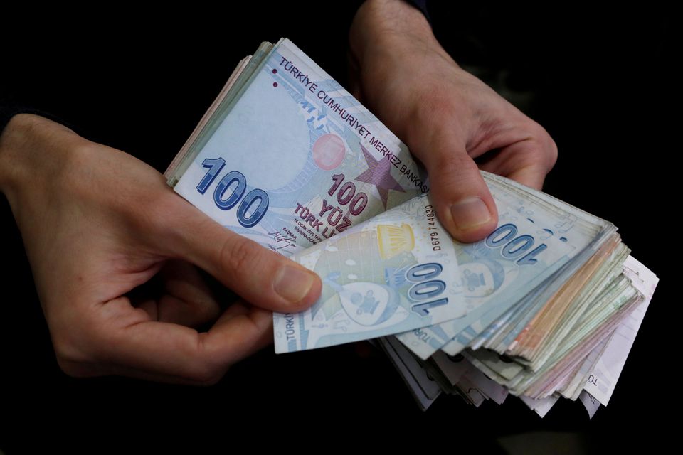 image Turkish lira weakens against dollar for fifth day