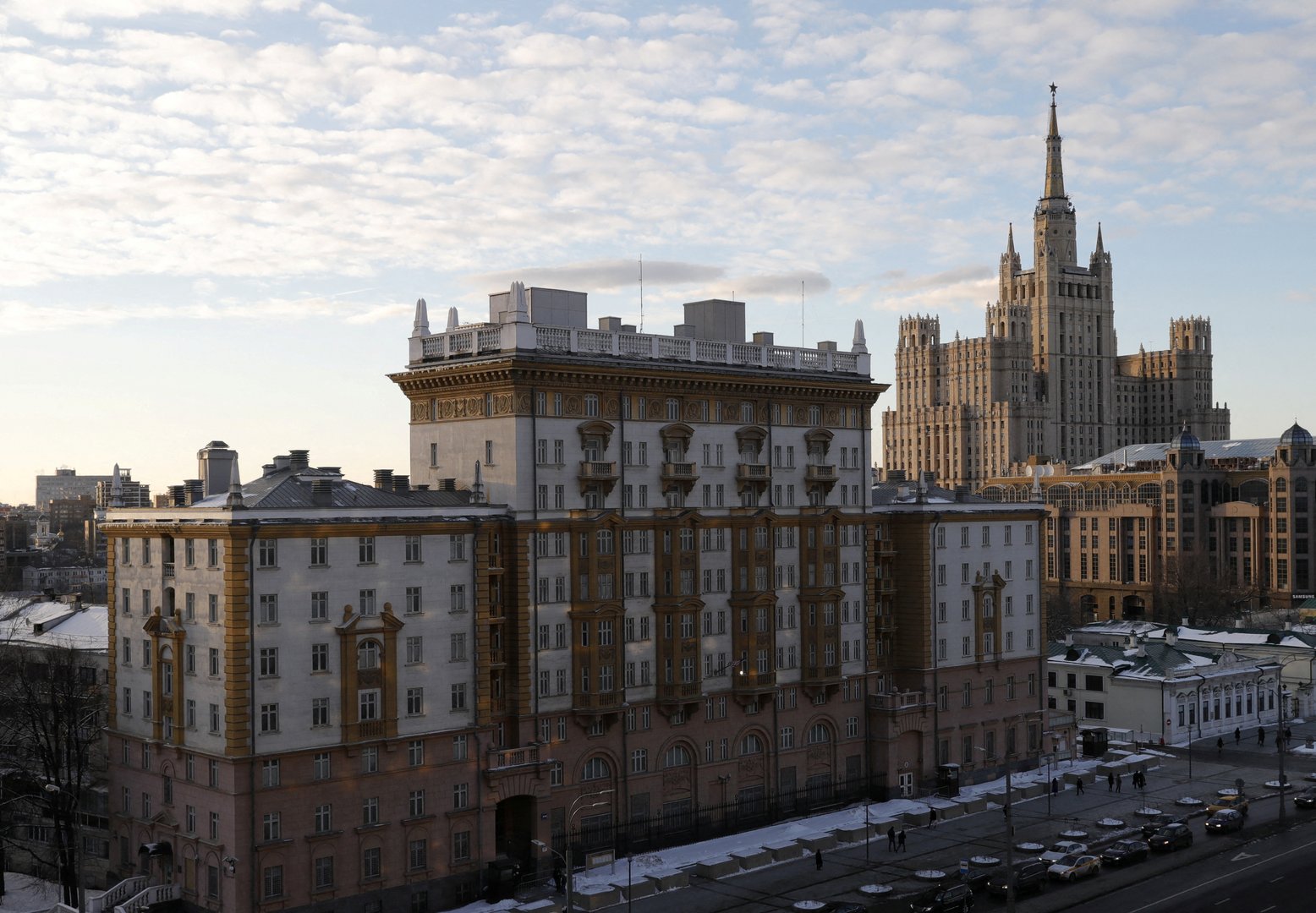 image Don&#8217;t close the embassy, U.S. ambassador tells Russia