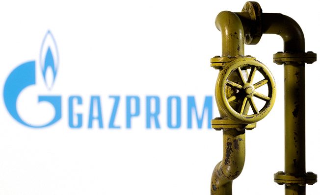 image Russian gas flows to Europe fall, hindering bid to refill stores