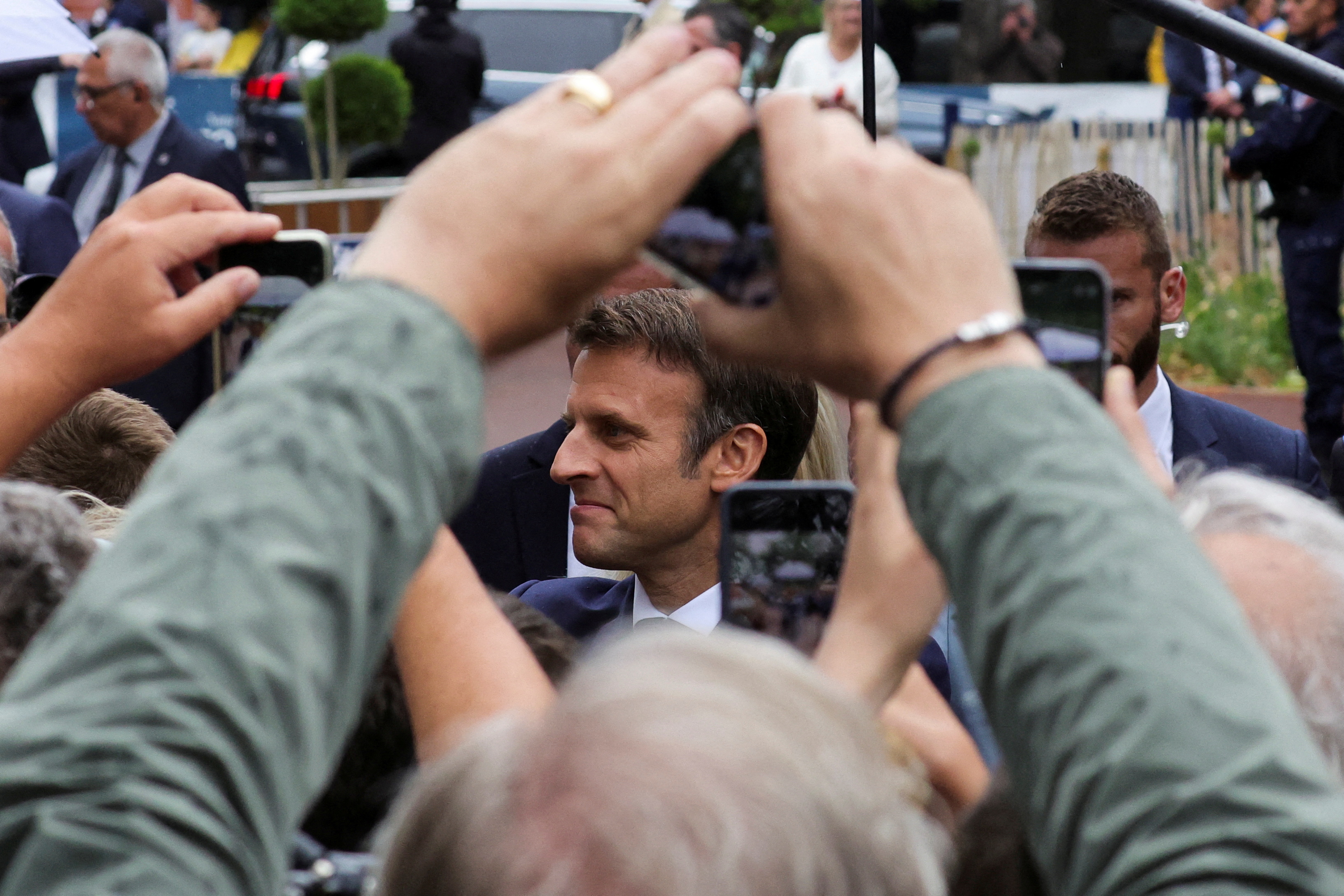 image France&#8217;s Macron hunts for way to salvage a ruling majority