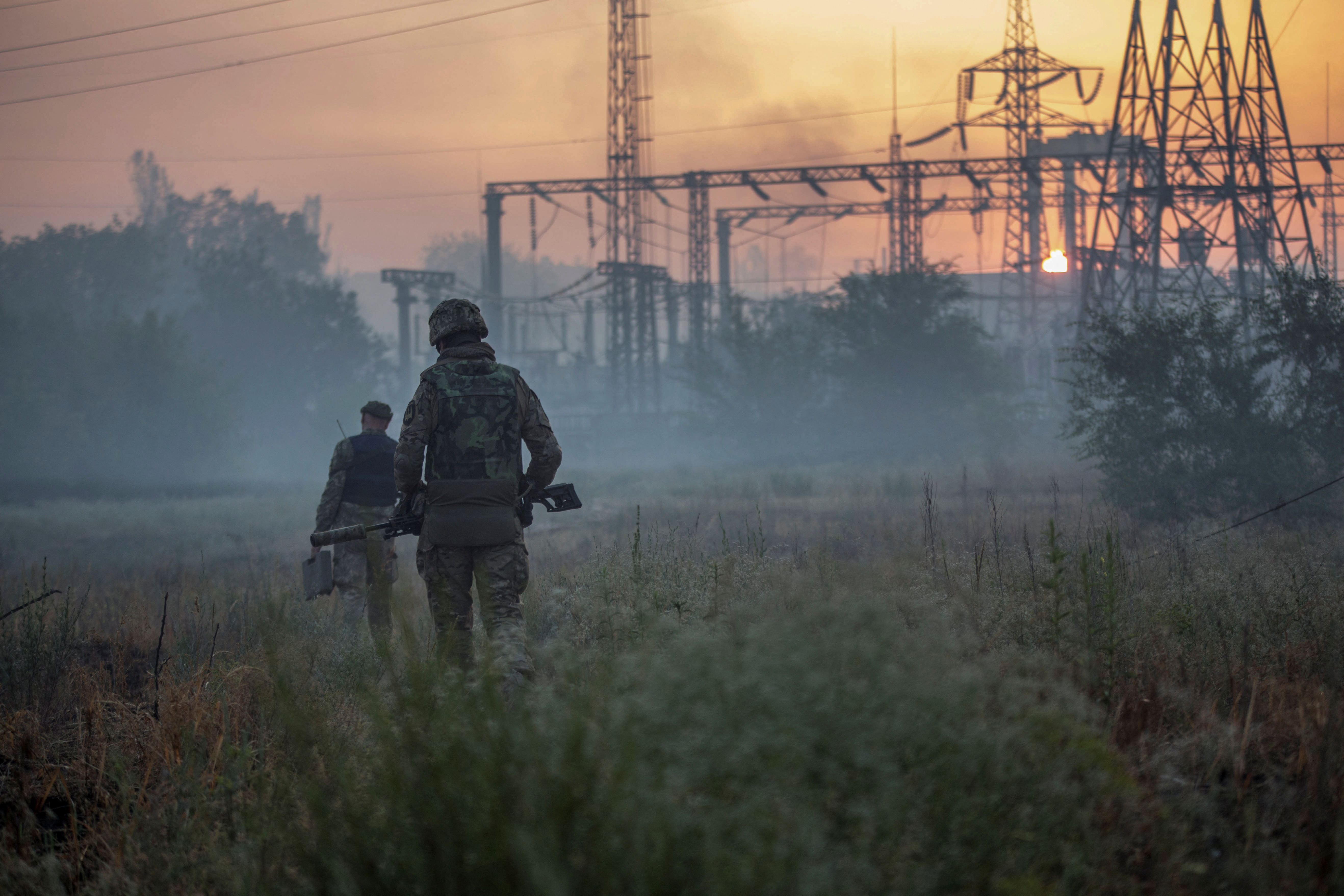 image Ukraine and Russia forces entrenched, Putin to mark WWII anniversary
