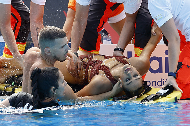image US swimmer Alvarez saved from drowning by coach