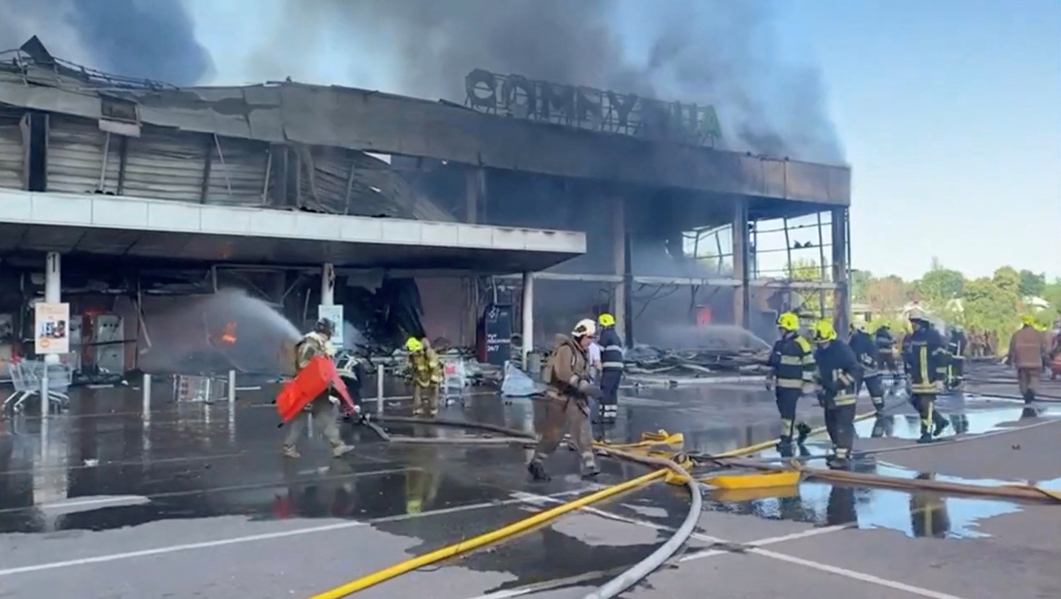 image West pledges unwavering support for Ukraine as missiles strike shopping centre (Update 5)