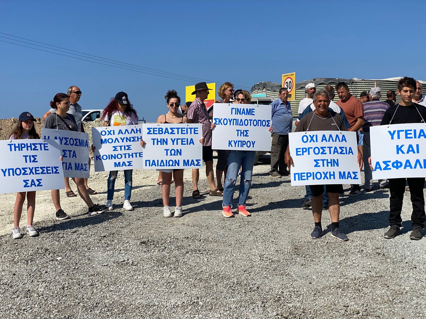 image Human health not threatened by Vasiliko fire, environment commissioner says (Update 2)