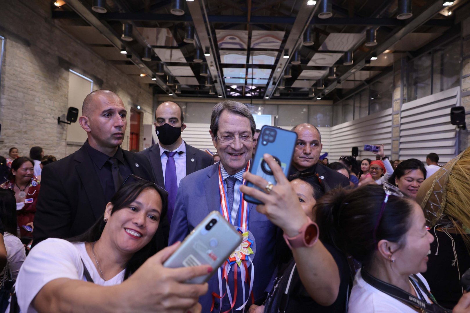 image Filipino community marks independence day, take selfies with president