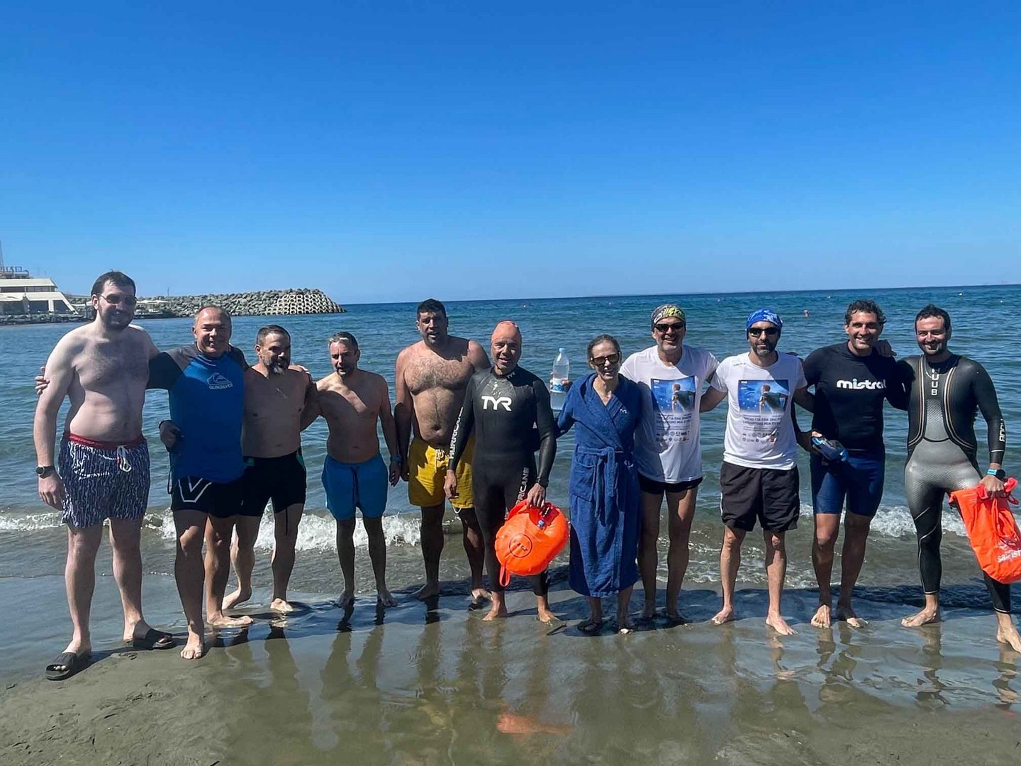 image Volunteers swim 8km to support cancer patients