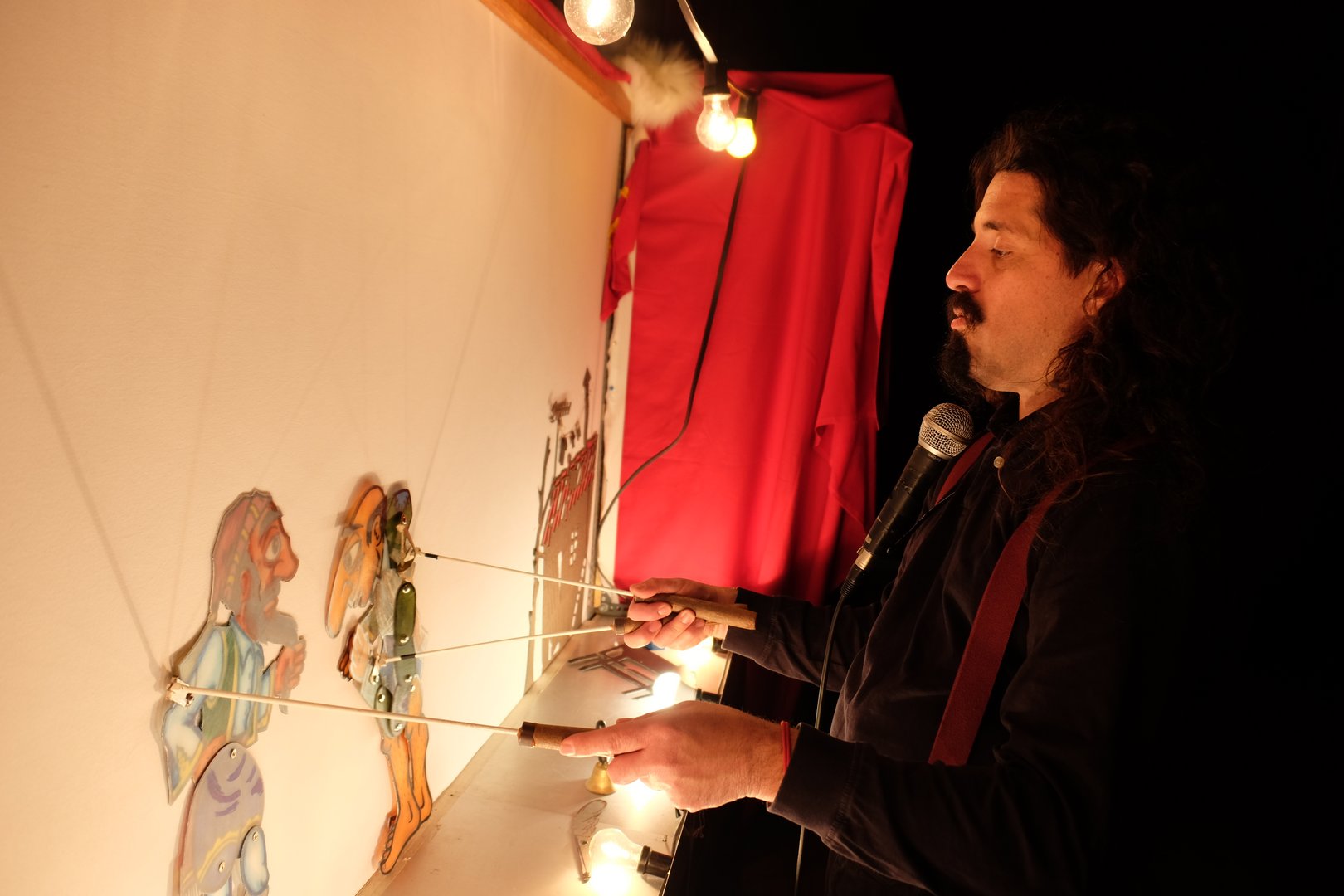 image Karagiozis goes to a concert