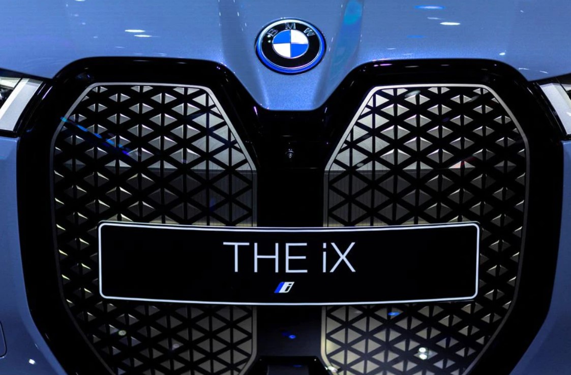 image BMW bets on cylindrical battery cells for new class of EVs from 2025