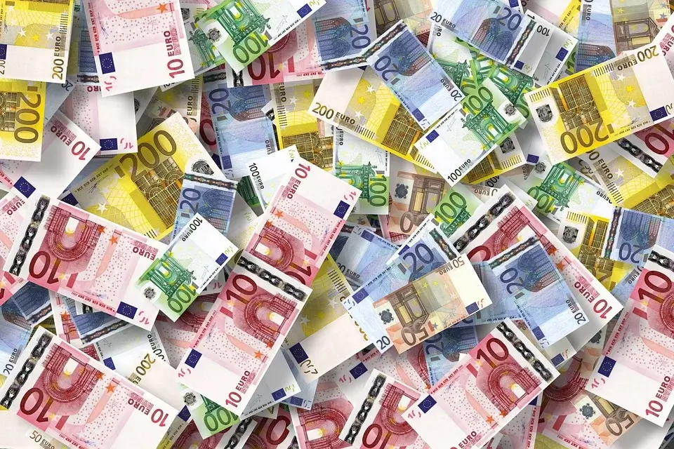 image House examines €10,000 ceiling in cash transactions