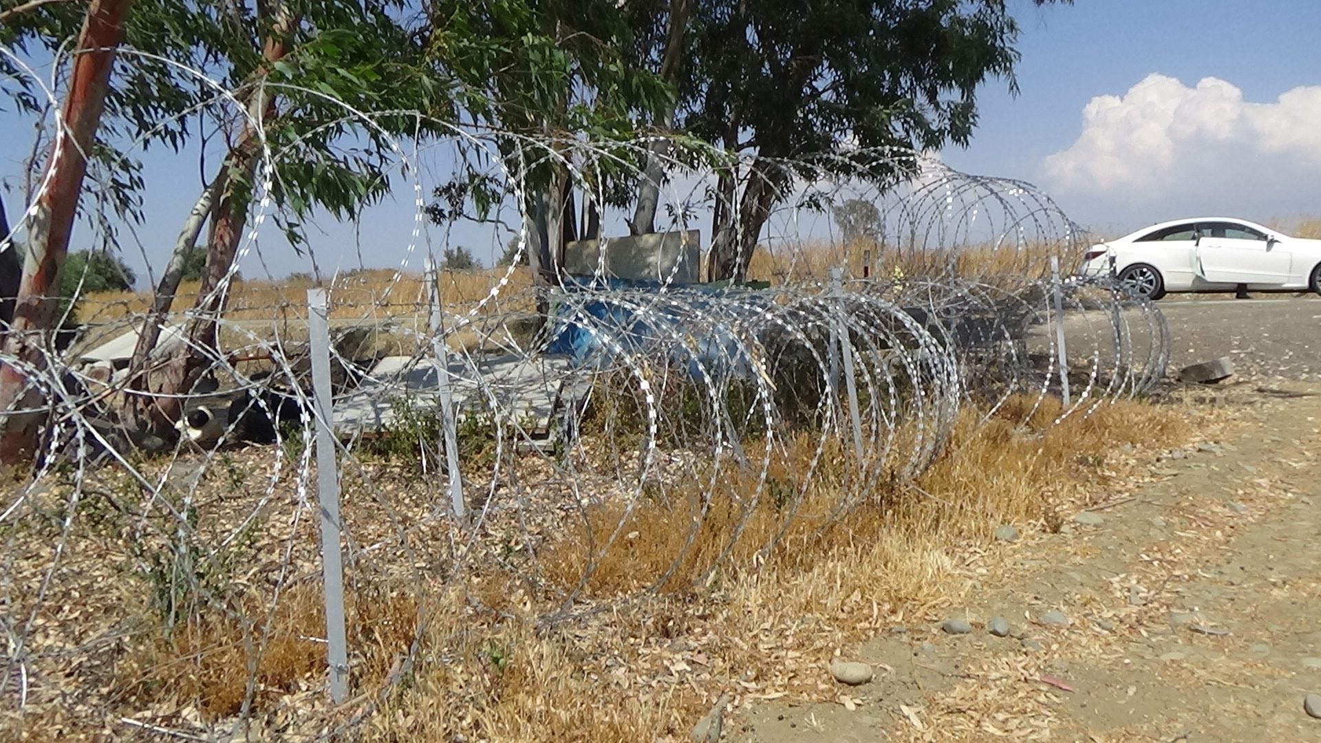 image Barbed-wire plan riddled with problems