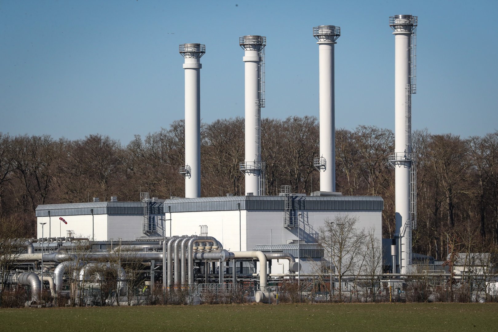 image Germany triggers gas alarm stage, accuses Russia of &#8216;economic attack&#8217; (Update)