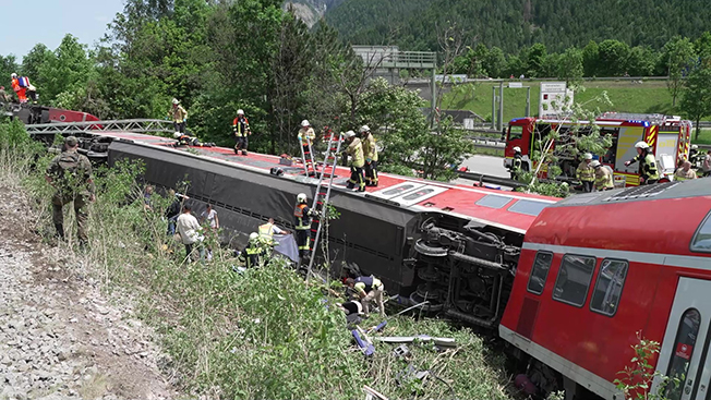 image Three killed, 16 severely injured after train derails in Germany