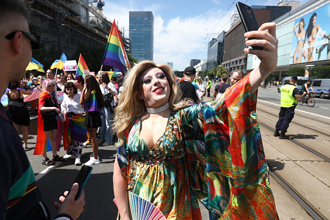 image Thousands unite in Polish, Ukrainian LGBT+ parades in Warsaw