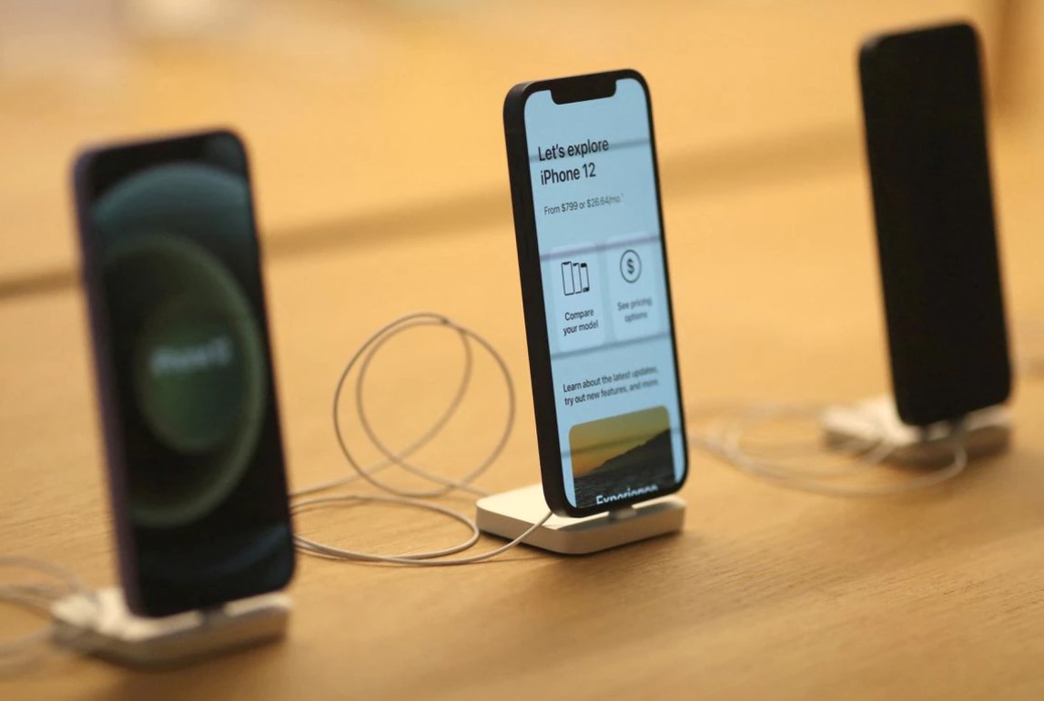 image EU agrees single mobile charging port in blow to Apple