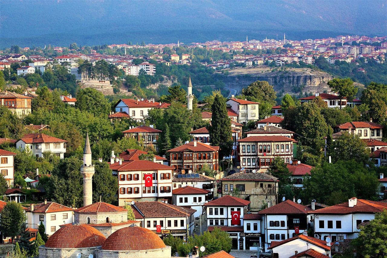 image Wealthy Russians pour money into real estate in Turkey