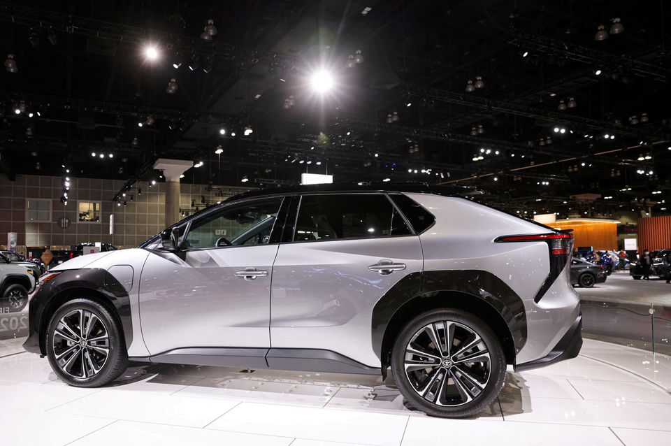 image After pressure from Toyota chief, Japan emphasized support for hybrids