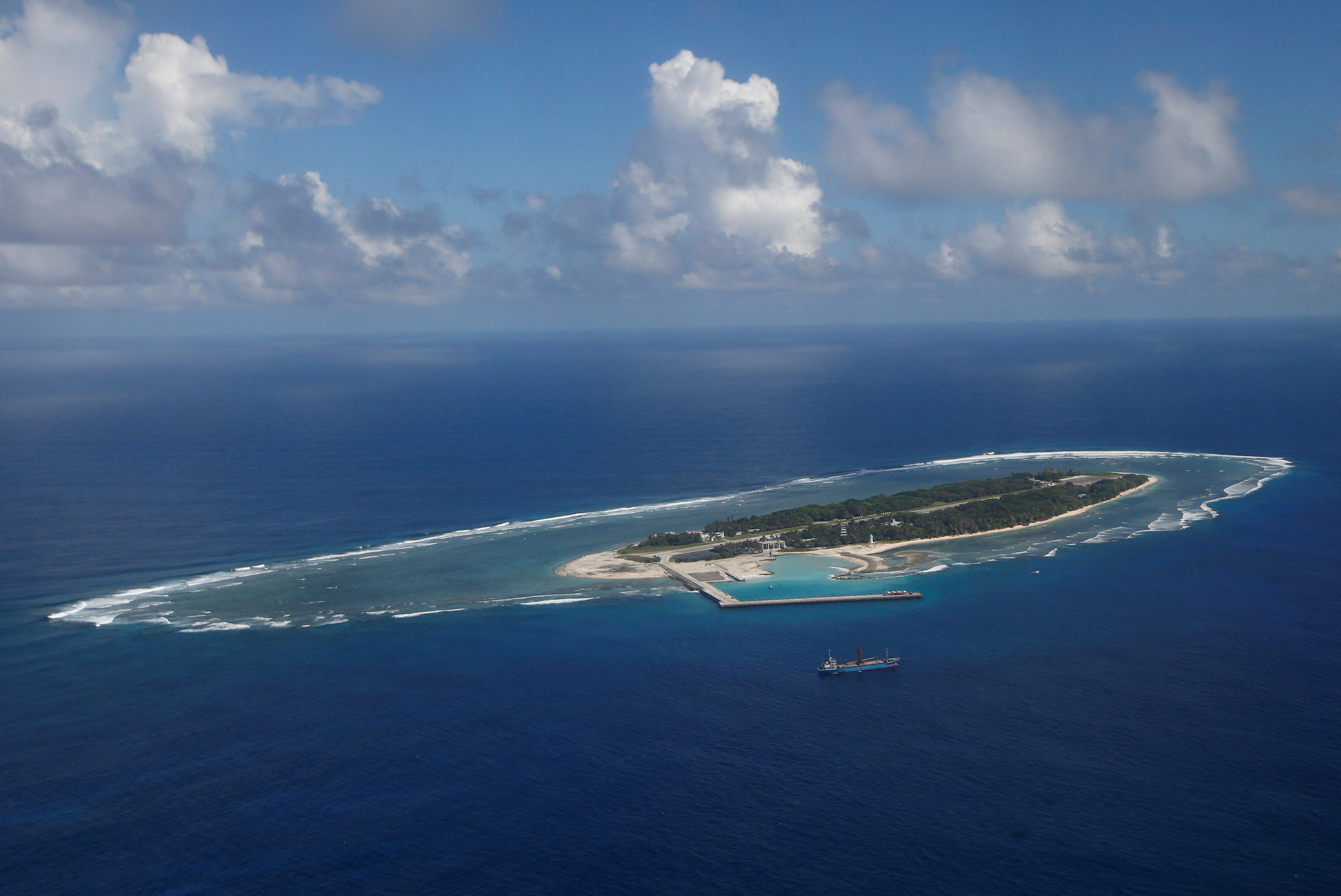 image China says it &#8216;drove&#8217; away U.S. destroyer that sailed near disputed isles