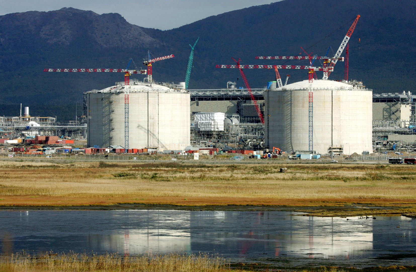 image Russia seizes control of Sakhalin gas project, raises stakes with West