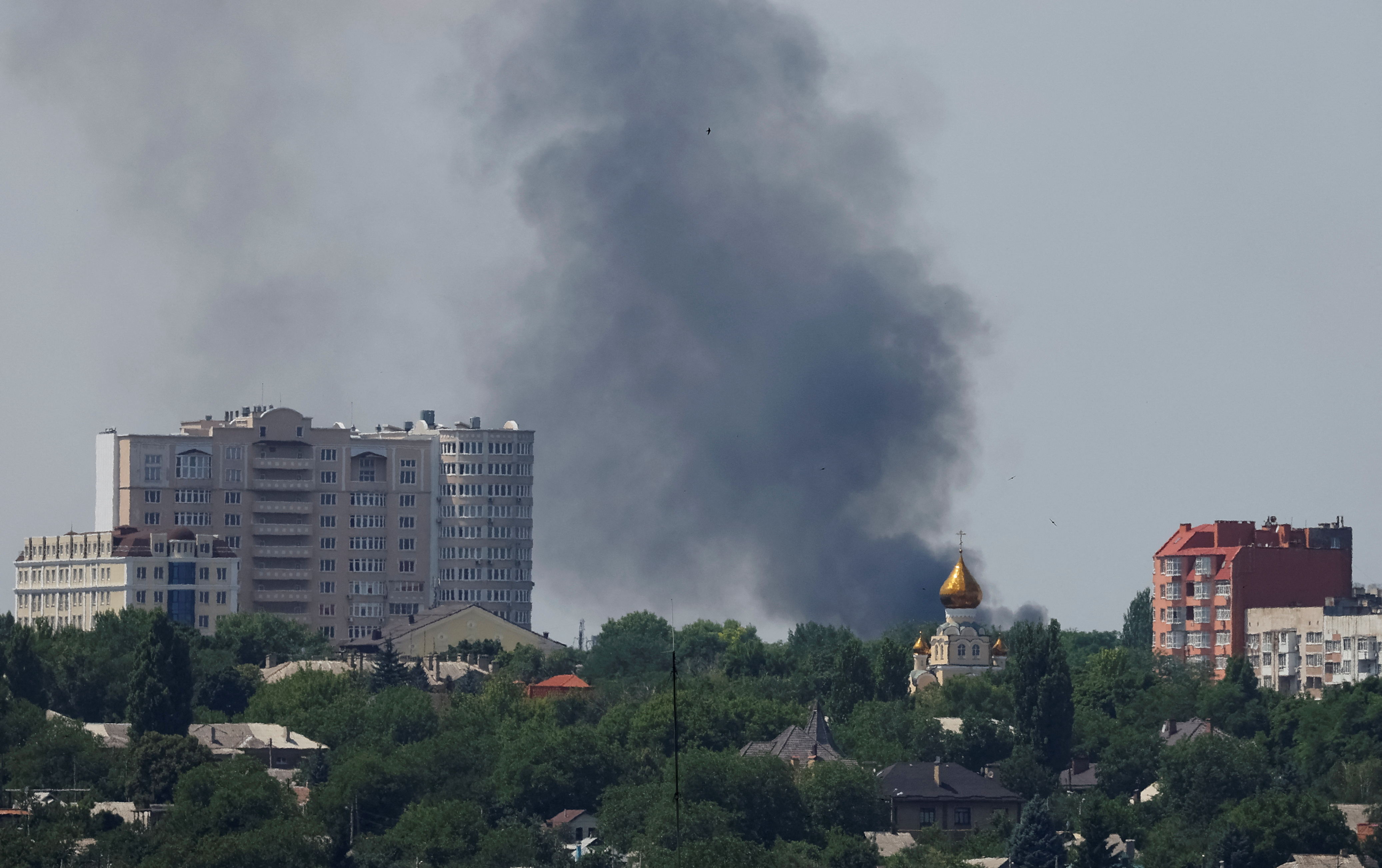 image Ukraine battles to push back Russian advance in northern Donetsk (Update 5)