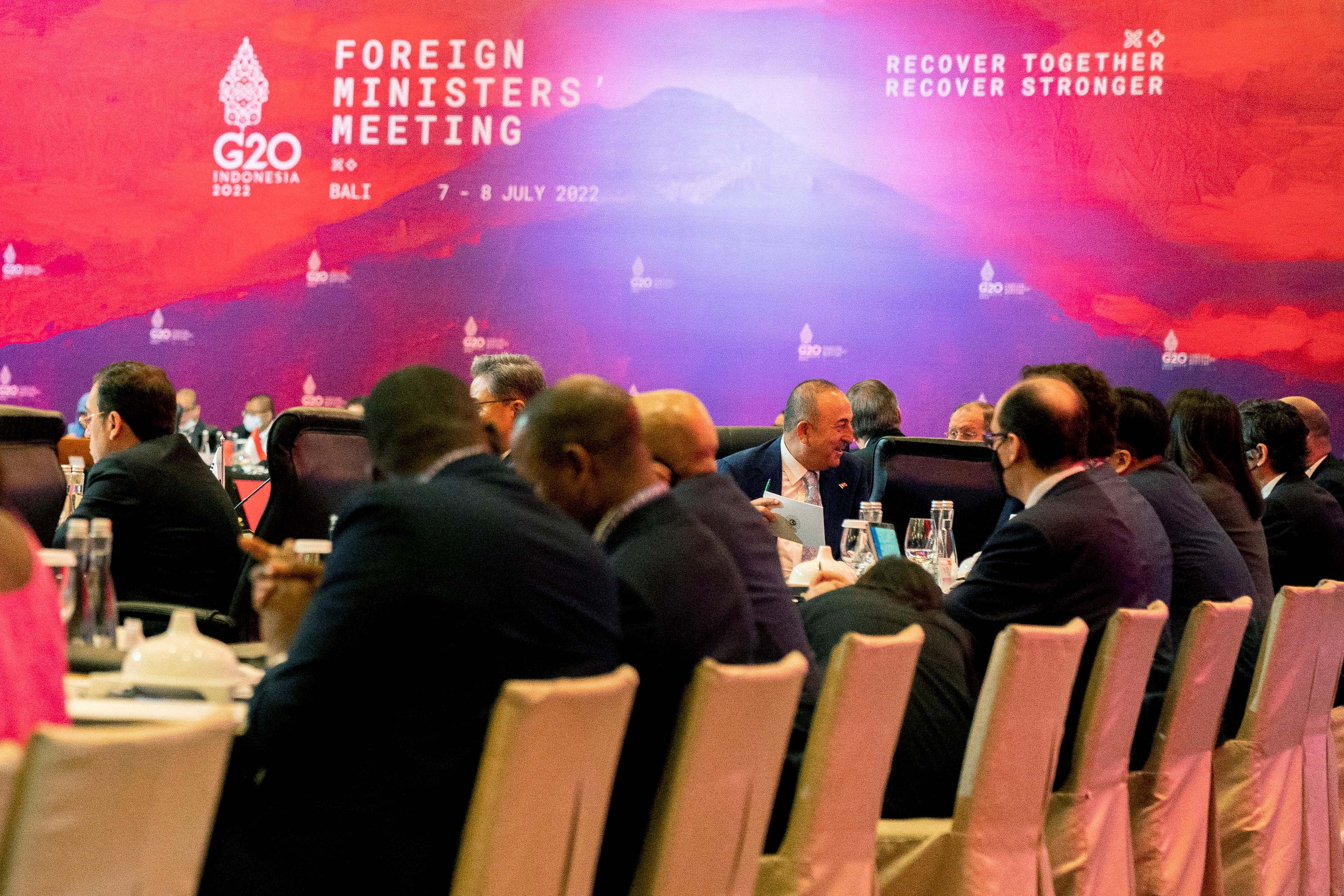 image Ukraine pleads for weapons, war in spotlight at G20 meeting