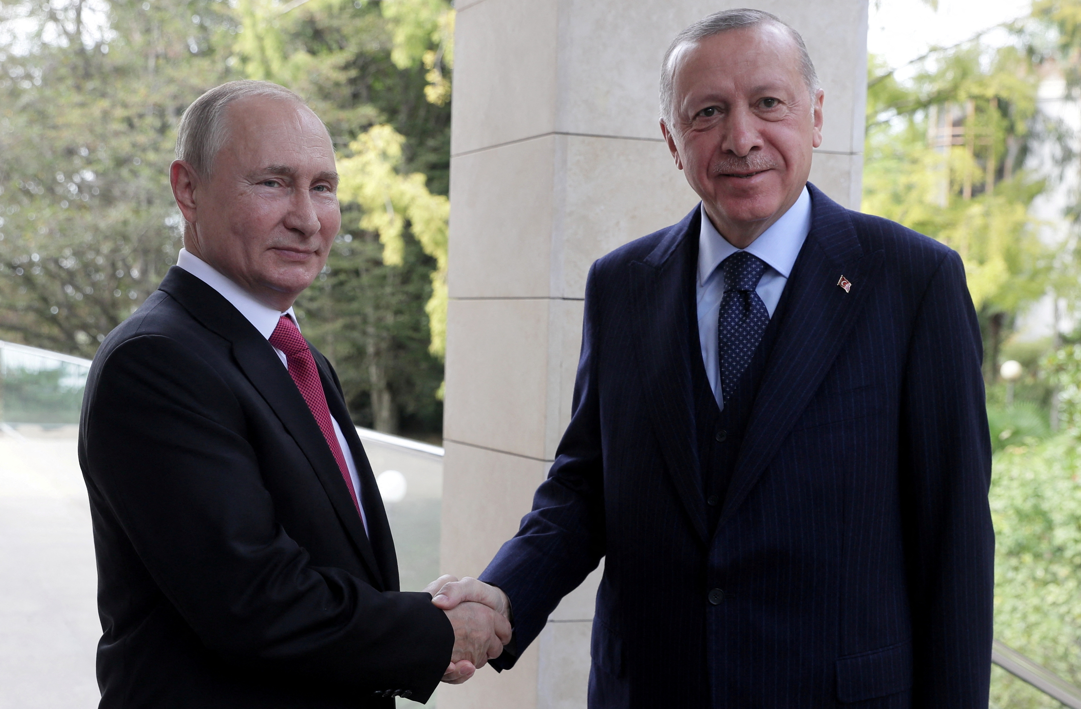 image Putin visits Iran for talks on Syrian conflict, Ukraine grain (Update 2)