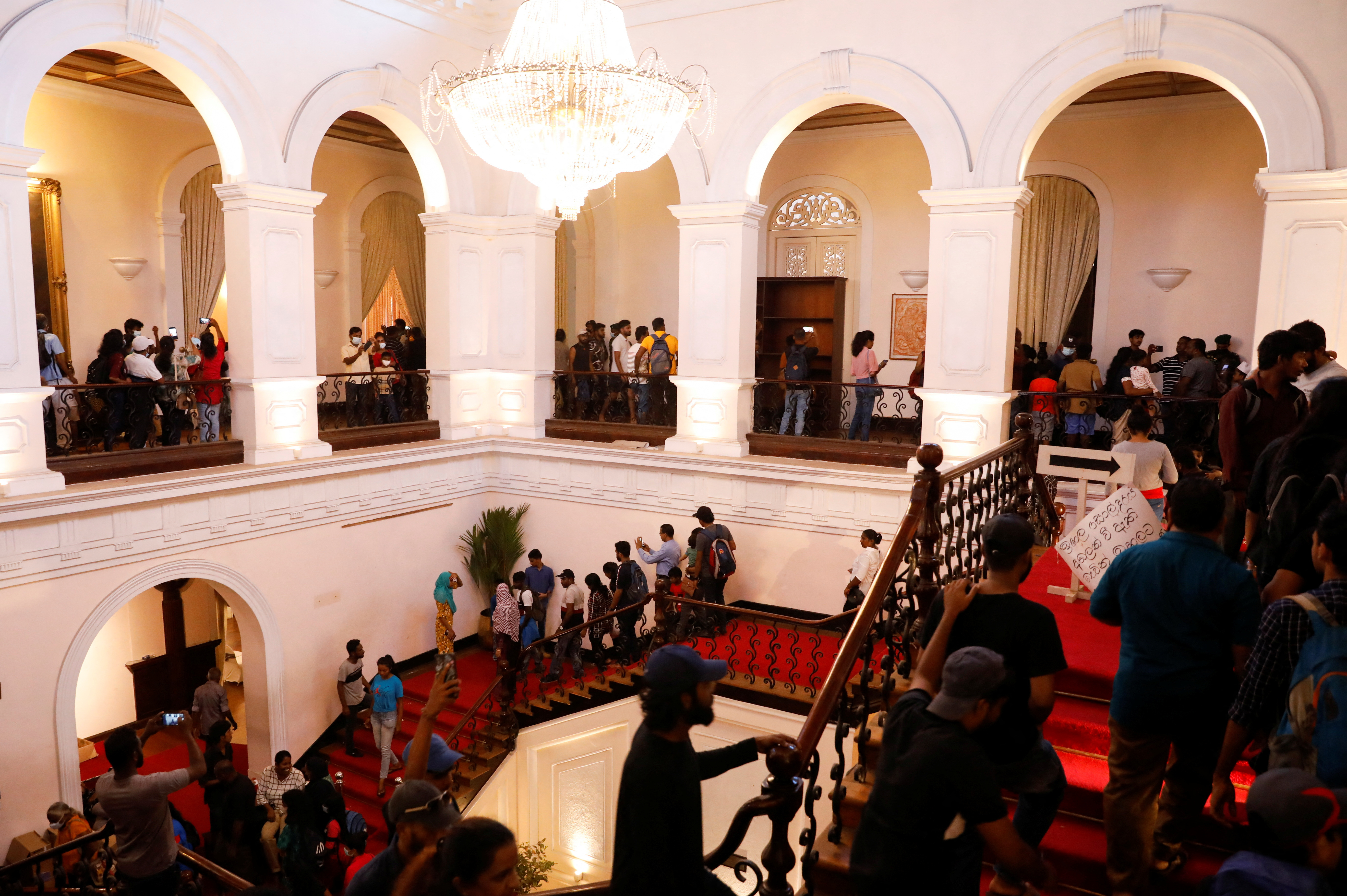 image Sri Lankan president flees to Maldives, protesters storm PM&#8217;s office