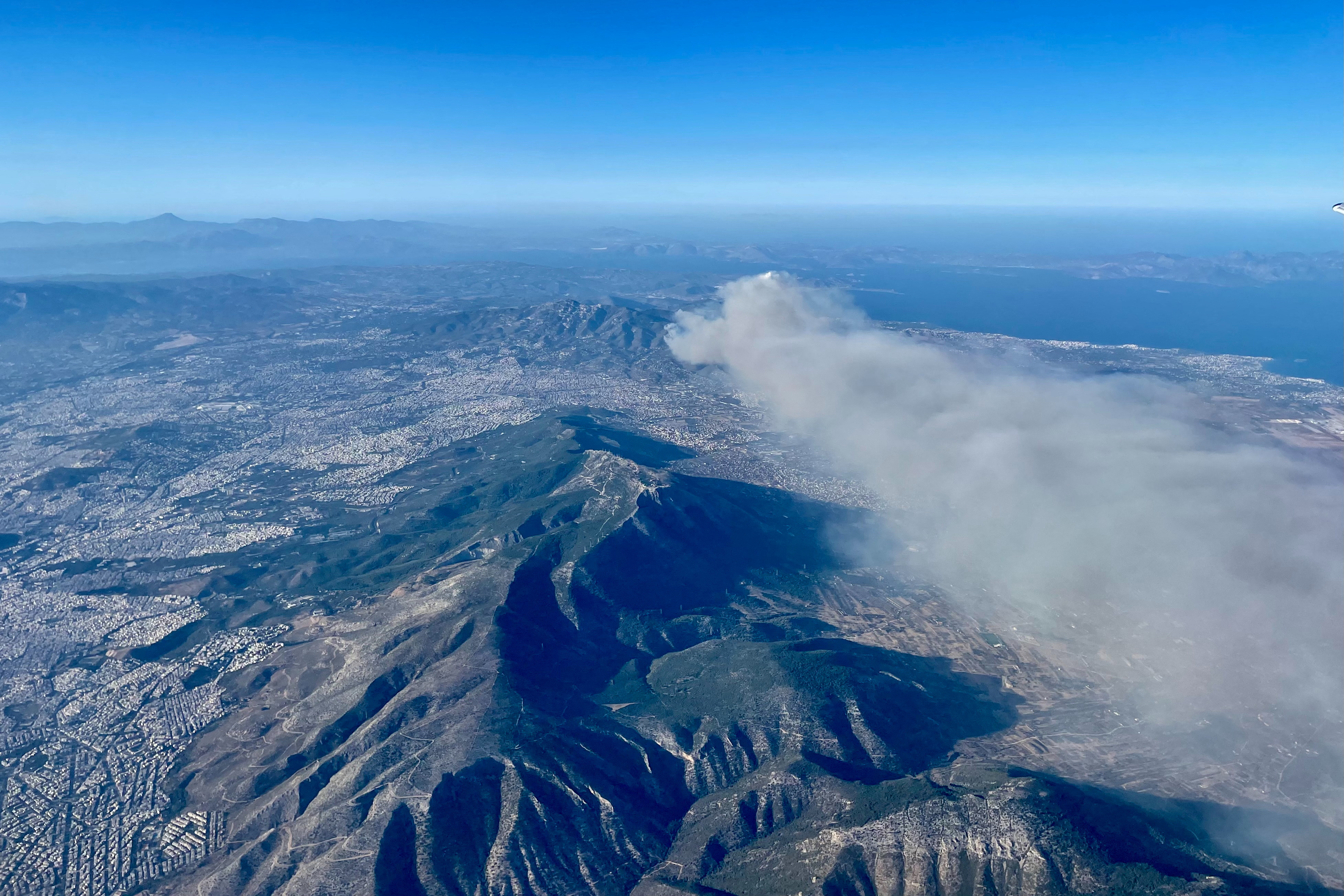 image Greek wildfire rages near Athens, homes, hospital evacuated (update 3)