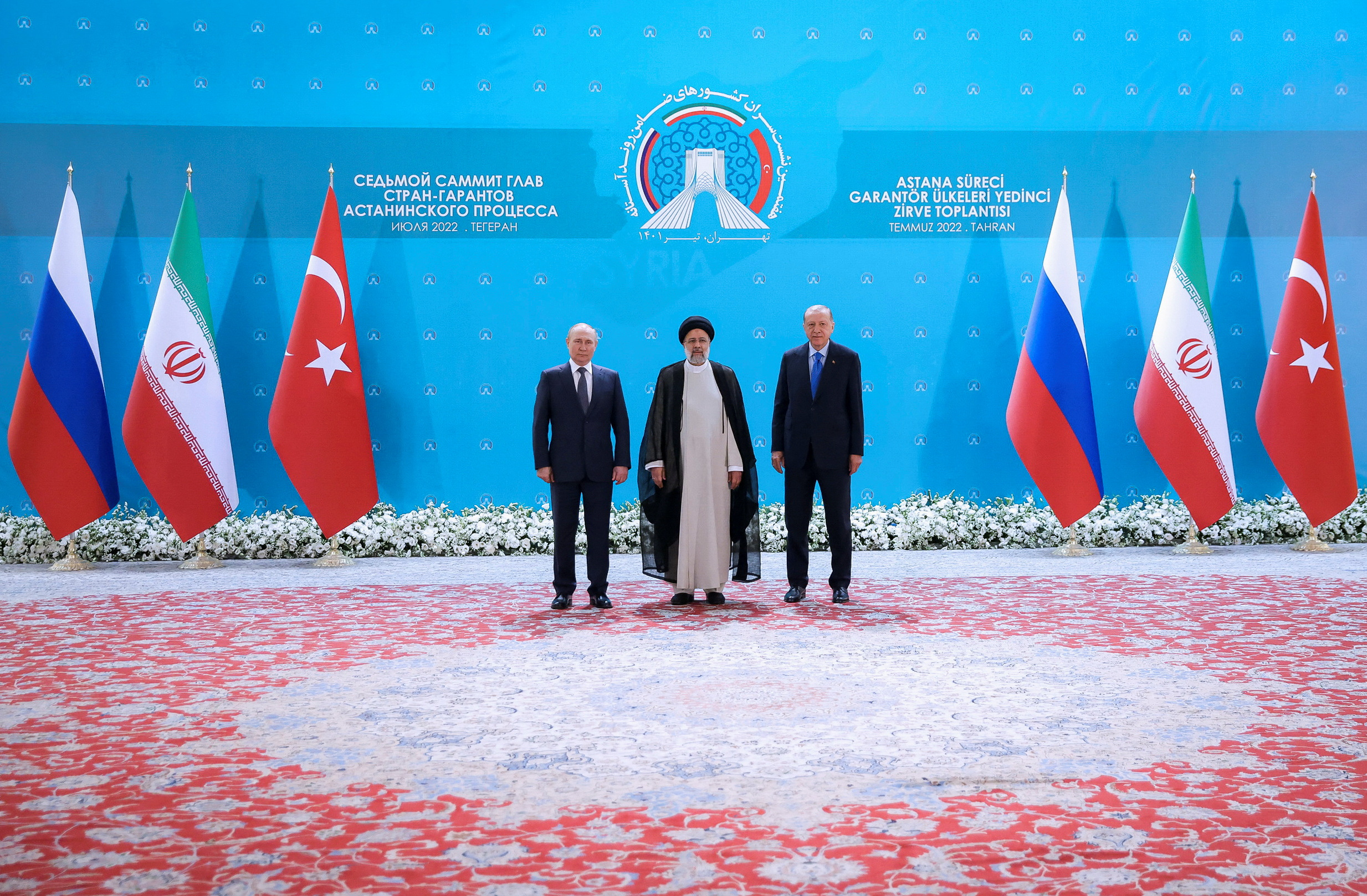 image Russia deepens Iran ties against West, hits Ukraine with more missiles