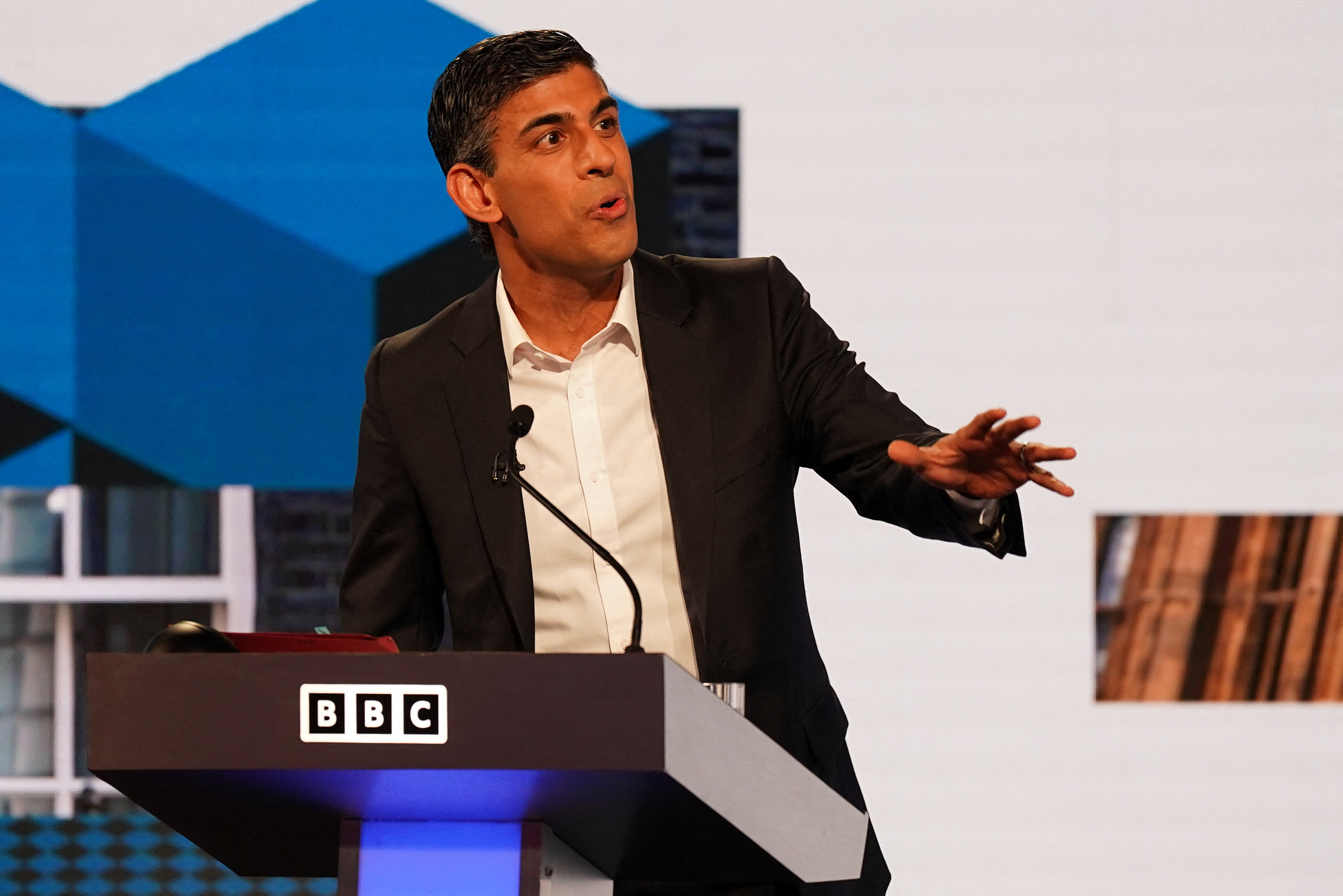 image Trailing in UK leadership race, Sunak pitches energy bill tax cuts
