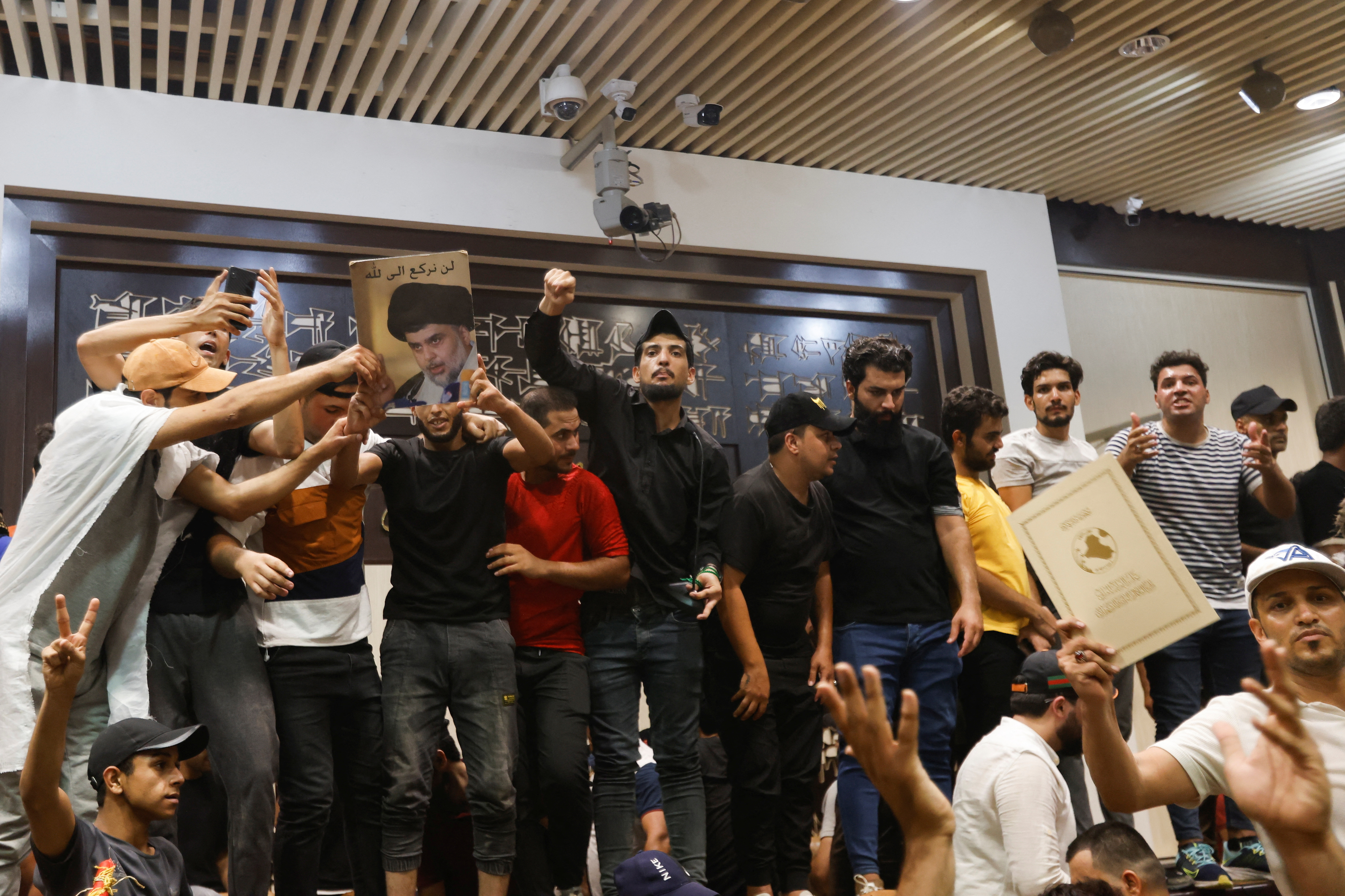 image Deadlock gives Iraq record run without government, hampering reforms