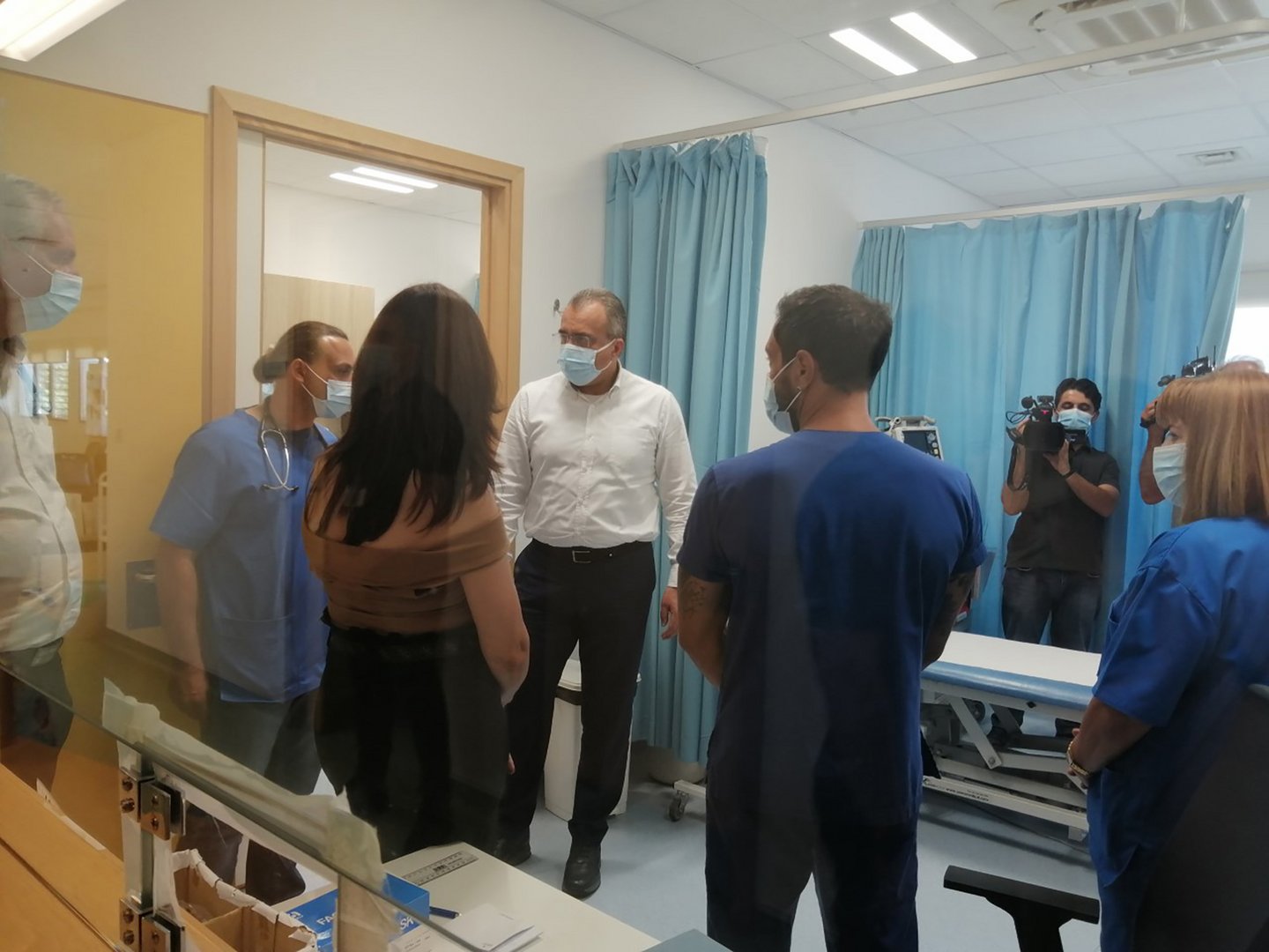 image On-call clinics open, minister lauds new weekend service
