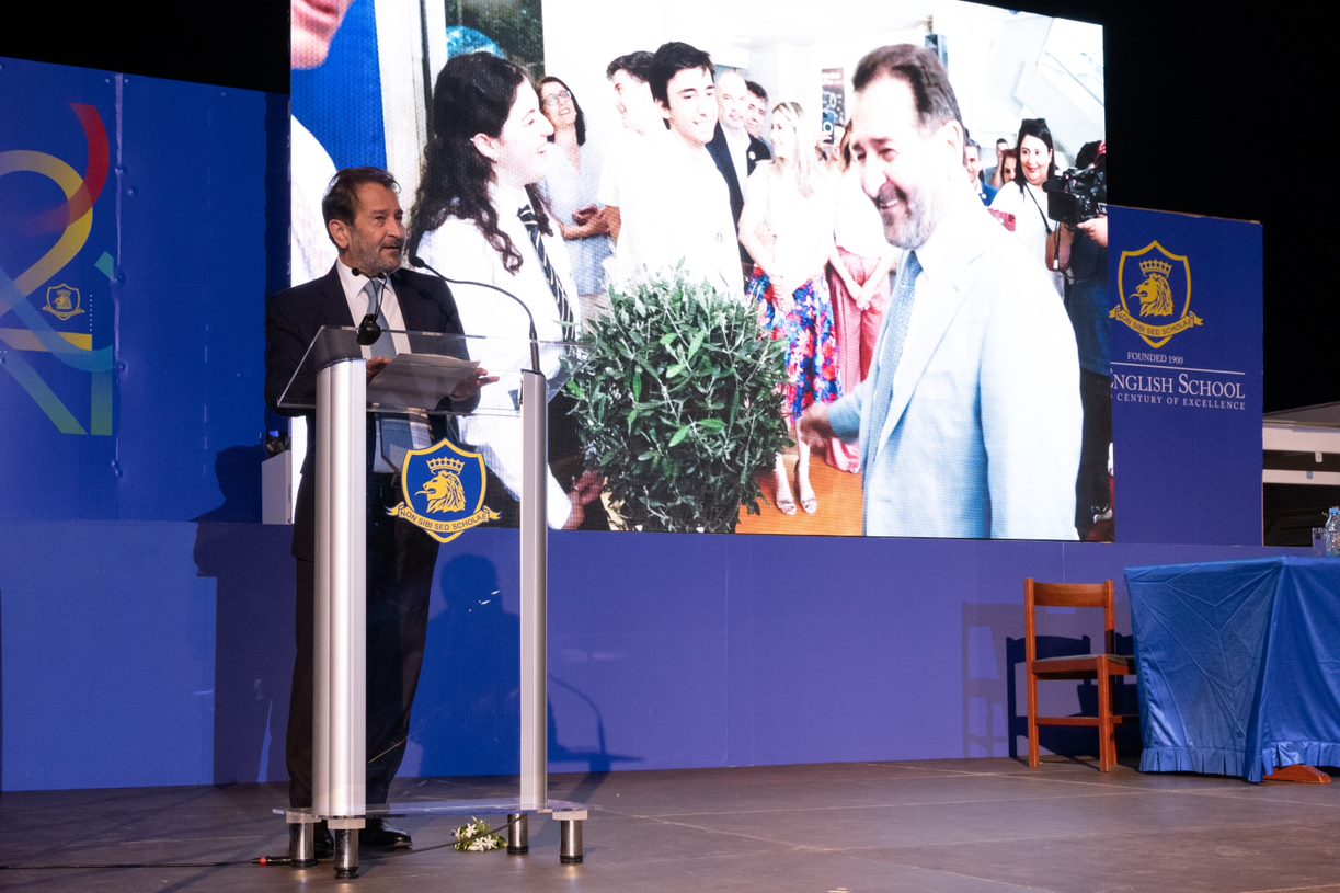image Distinguished scientists addresses graduates