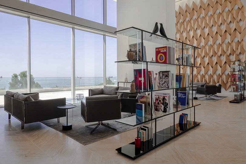 one lounge[31]
