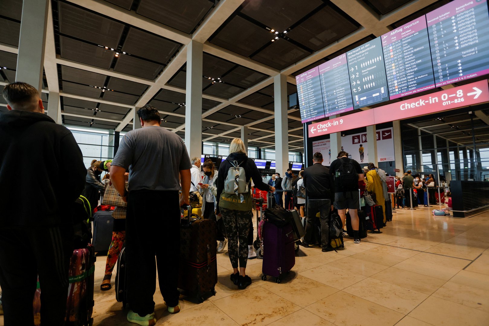 image Government outlines when airline travellers can claim compensation