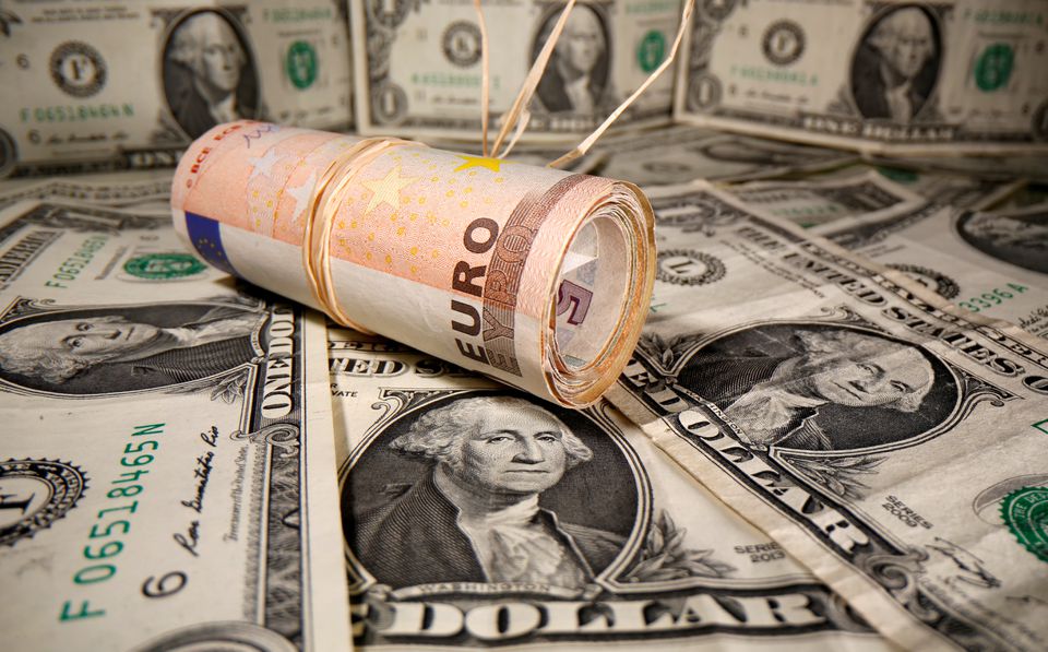 image Euro-dollar parity: beyond symbolism