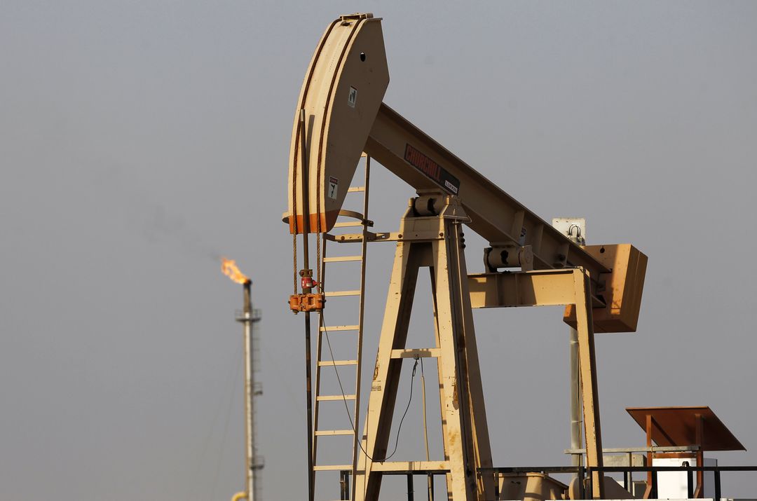 image Oil extends gains as risk appetite improves, US inventories fall