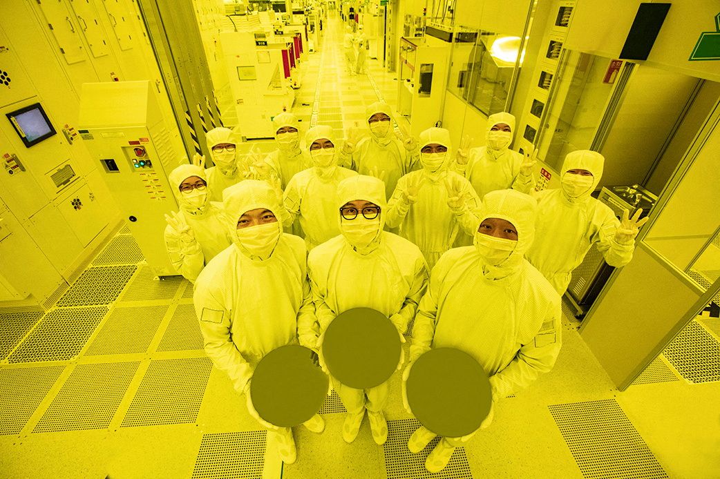 image Samsung Elec starts 3-nanometre chip production to lure new foundry customers