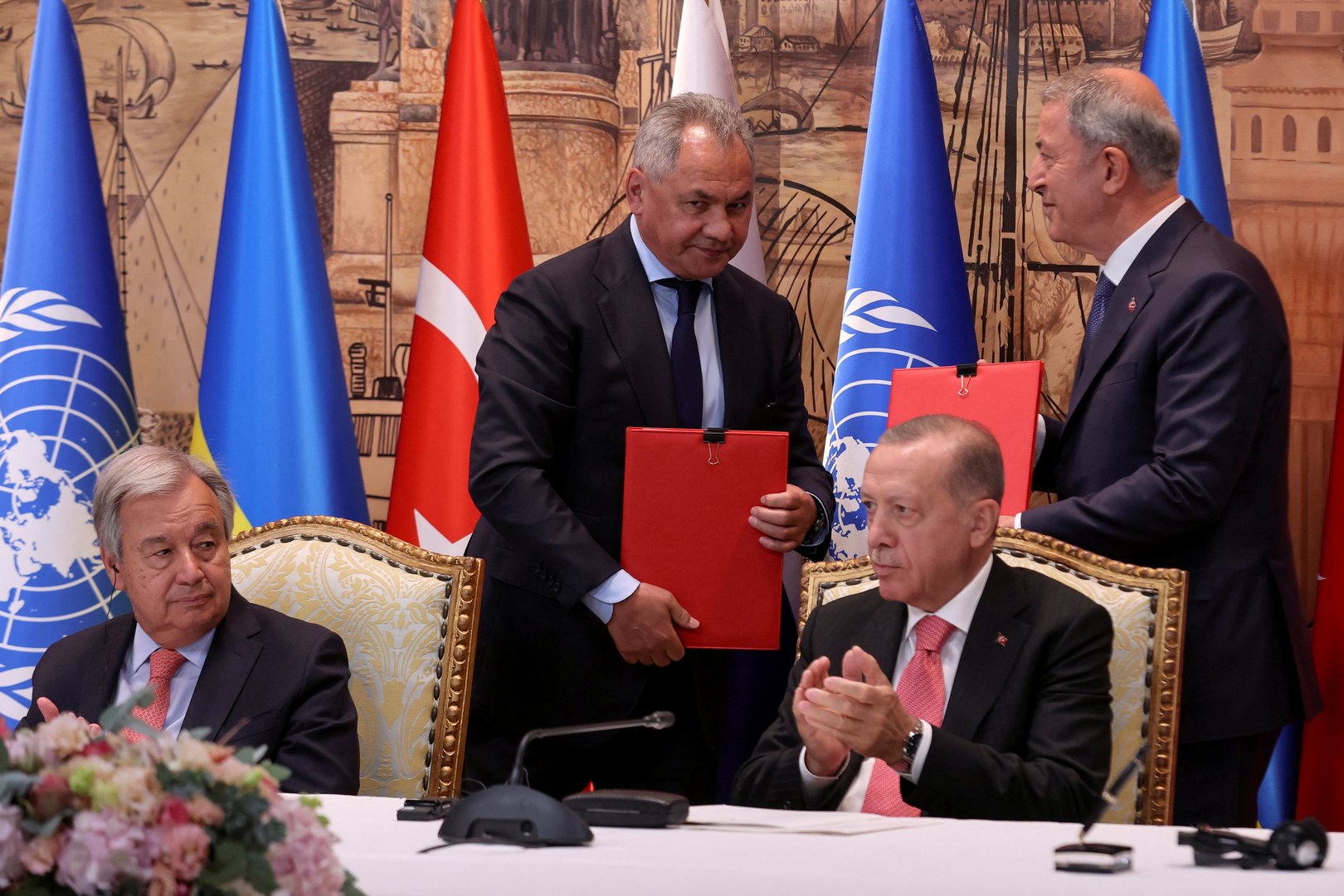 image Ukraine, Russia sign deal to reopen grain export ports as war rages on (update)