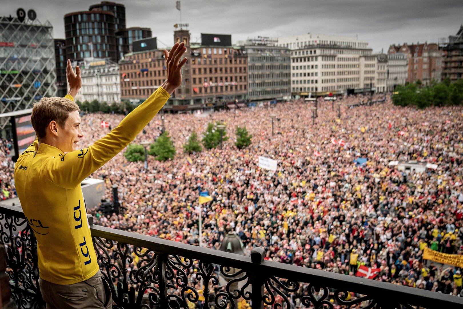 image Jubilant Danes celebrate Tour-winner Vingegaard in Copenhagen