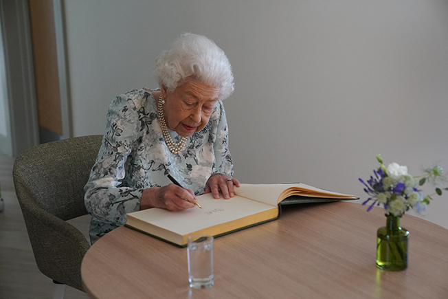 image Indigenous Australian Senator tweaks oath to label Queen a coloniser