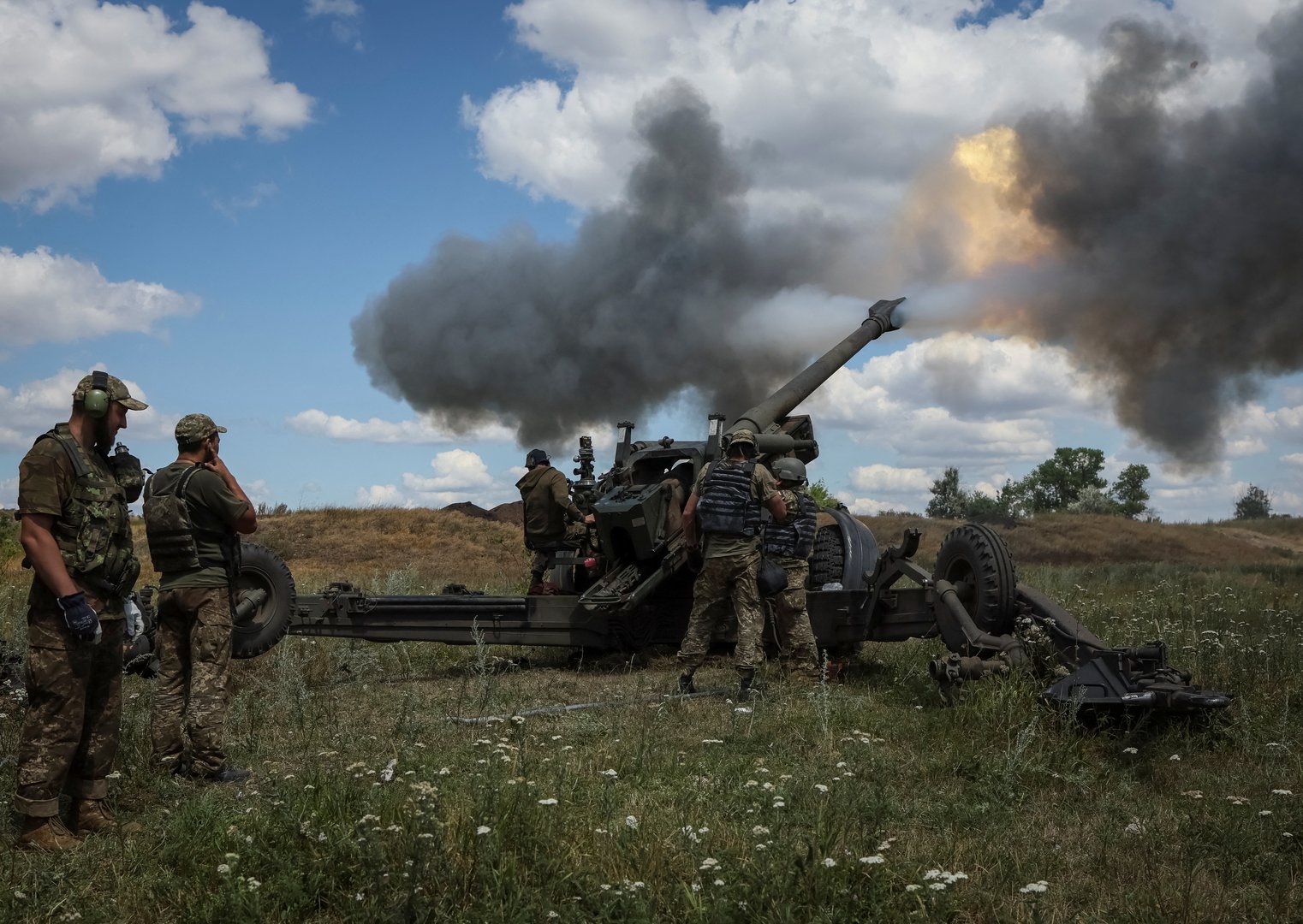 image Ukraine says its troops advance towards Izium as fighting rages in Donbas
