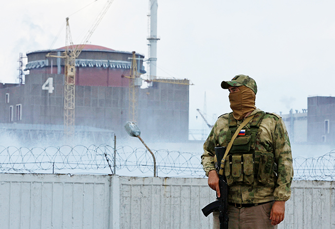 image Shells hit power lines at Ukraine nuclear plant, fighting in east