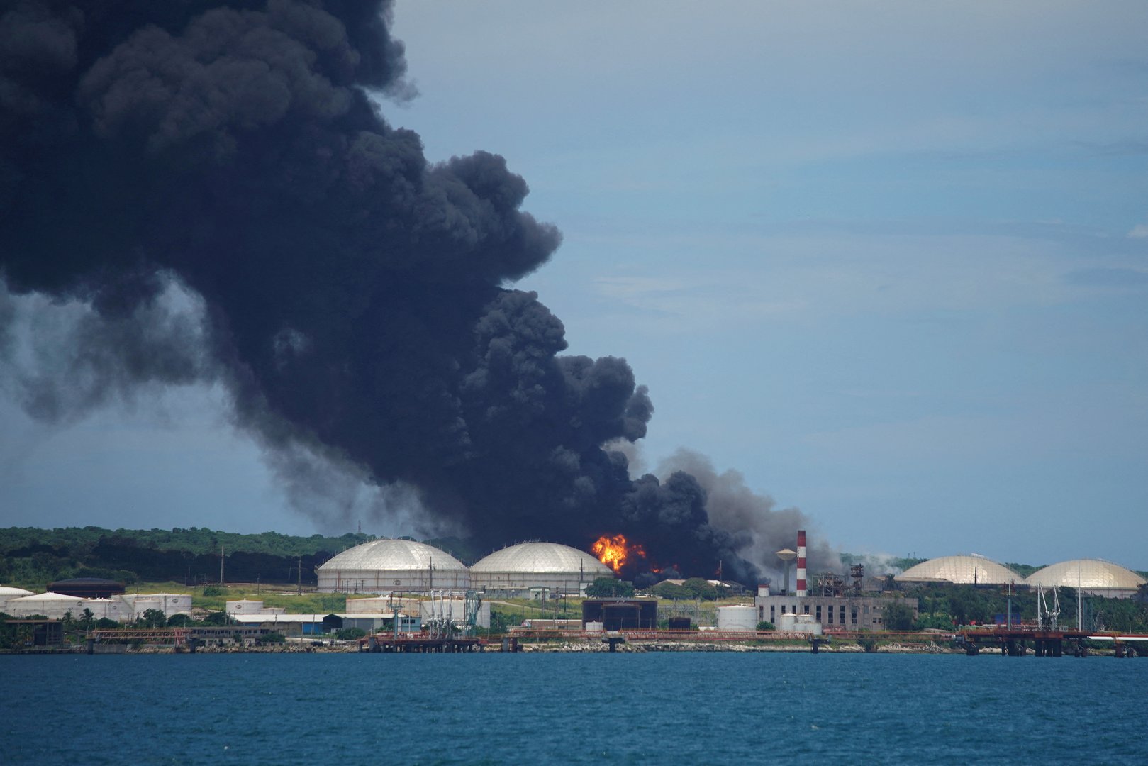 image Third oil storage tank collapses in Cuba terminal following fire, spill -governor