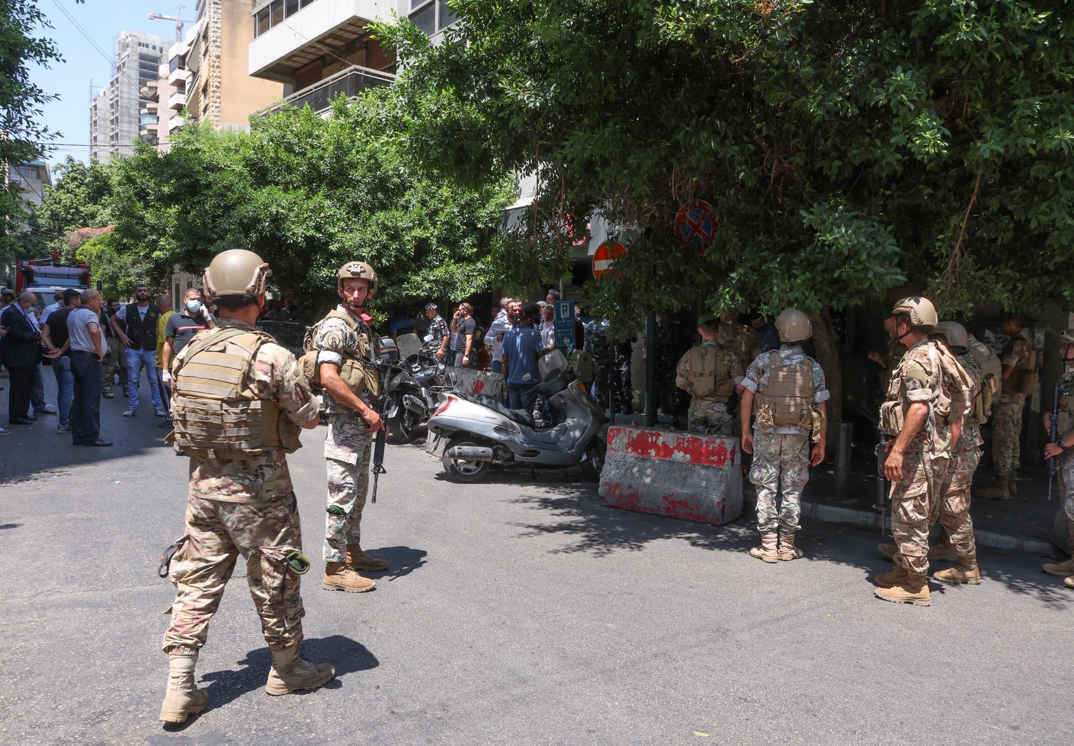 image Lebanese bank hostage situation ends after partial funds payout (Update 2)
