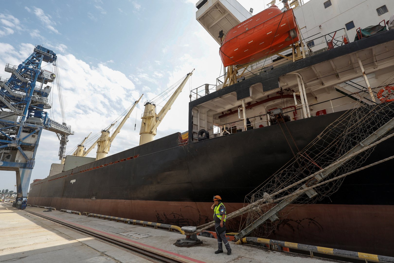 image U.N.-chartered ship readies for Africa voyage, Sormovsky grain ship docks in Turkey (Updated)